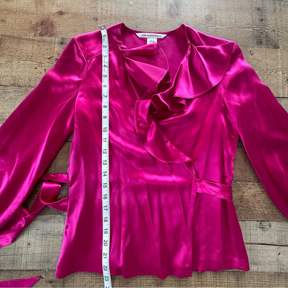 Diane Von Furstenberg 100% Silk Ruffle Wrap Around Blouse Fuchisa Pink Size 4 - Picture 6 of 6